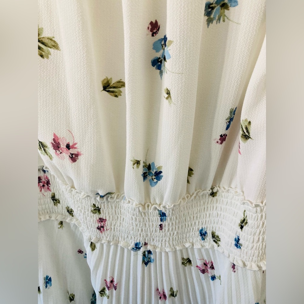 Gorgeous Vince Camuto Floral Dress - Picture 4 of 9